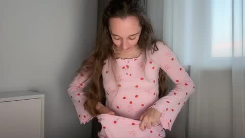 shy_schoolgirl_ online show from June 3, 6:46 pm