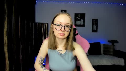 Snapshot of shy_suchka chatting on January 12, 8:25 pm Melissa online show from January 12, 8:25 pm