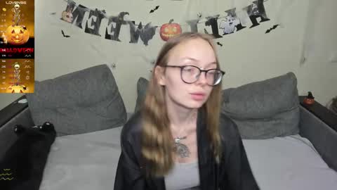 Snapshot of shy_suchka chatting on November 2, 6:54 pm Melissa online show from November 2, 6:54 pm