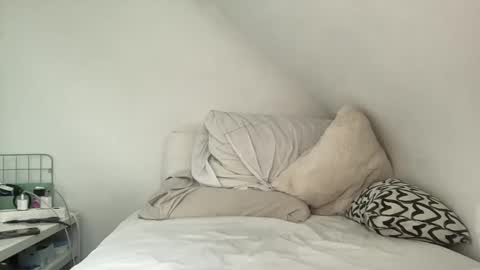 Snapshot of shybaby909 chatting on March 29, 11:43 am shybaby909 online show from March 29, 11:43 am