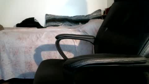 Snapshot of shyboyhugecum2020 chatting on July 27, 12:06 am shyboyhugecum2020 online show from July 27, 12:06 am