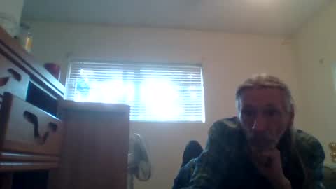shyboyjohnnie online show from June 30, 11:17 pm