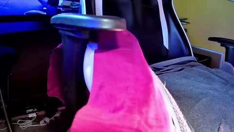 Snapshot of shybrown chatting on November 23, 8:30 pm Klark Bent online show from November 23, 8:30 pm