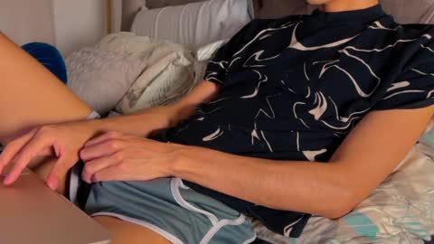 Snapshot of shydude666 chatting on December 13, 9:52 pm shydude666 online show from December 13, 9:52 pm