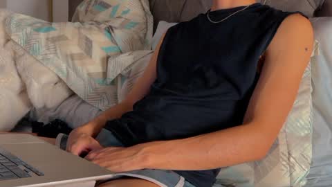 Snapshot of shydude666 chatting on March 5, 9:59 pm shydude666 online show from March 5, 9:59 pm