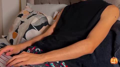 Snapshot of shydude666 chatting on November 8, 10:52 pm shydude666 online show from November 8, 10:52 pm