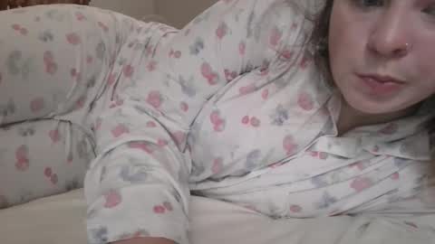 Snapshot of shyelyseee chatting on November 23, 9:03 pm Elyse online show from November 23, 9:03 pm