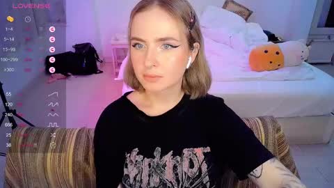 Effie online show from March 6, 3:02 pm