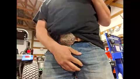 Snapshot of shyguycurious5 chatting on October 30, 8:42 pm shyguycurious5 online show from October 30, 8:42 pm