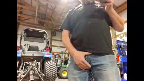 Snapshot of shyguycurious5 chatting on November 10, 9:14 pm shyguycurious5 online show from November 10, 9:14 pm