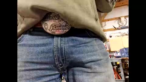 Snapshot of shyguycurious5 chatting on November 13, 4:06 pm shyguycurious5 online show from November 13, 4:06 pm