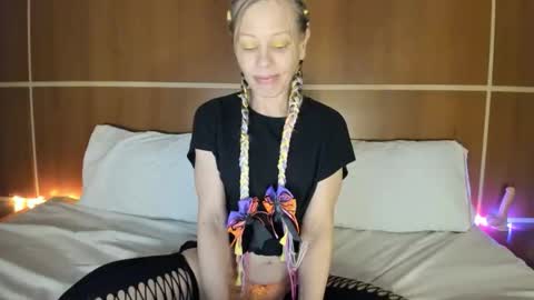 Snapshot of shylah_faye chatting on November 1, 4:14 am Shylah Faye online show from November 1, 4:14 am