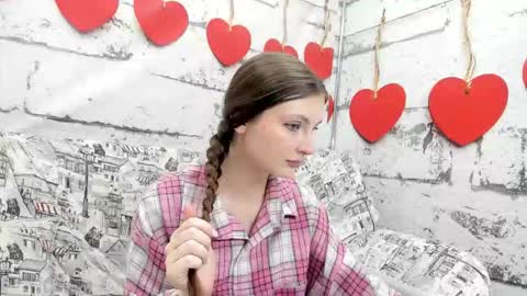 Snapshot of shyly_lisa chatting on September 30, 1:32 am shyly_lisa online show from September 30, 1:32 am