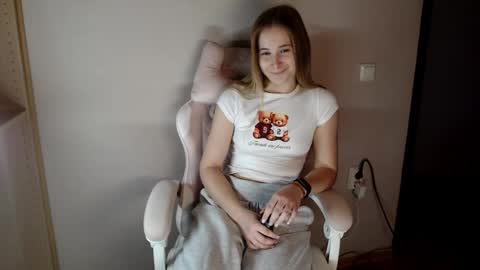 Lea online show from November 10, 11:53 am