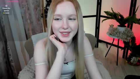 Snapshot of sia_hart chatting on December 14, 5:40 pm Sia online show from December 14, 5:40 pm