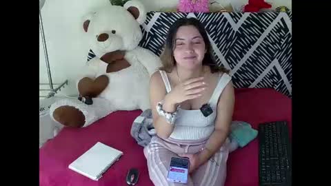 Snapshot of sia_jones chatting on July 7, 7:23 am Sia online show from July 7, 7:23 am