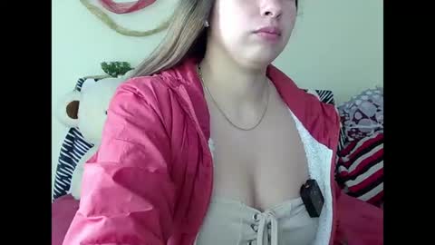 Snapshot of sia_jones chatting on August 1, 12:43 am Sia online show from August 1, 12:43 am