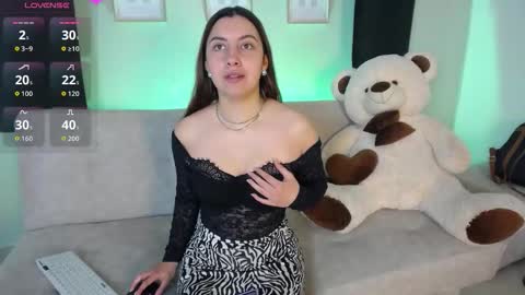 Snapshot of sia_wattson chatting on November 17, 11:32 pm Sia online show from November 17, 11:32 pm