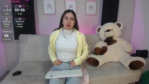 Snapshot of sia_wattson chatting on November 18, 10:36 pm Sia online show from November 18, 10:36 pm