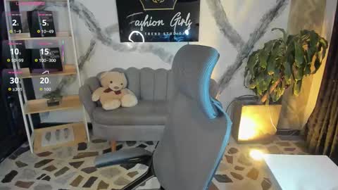 siafoxx_ online show from March 17, 5:22 am