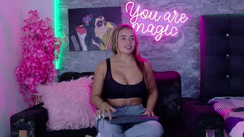 Snapshot of siamarlin chatting on November 4, 10:31 pm siamarlin online show from November 4, 10:31 pm