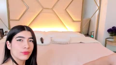 Siara and Zoe tattoo online show from November 4, 10:20 pm