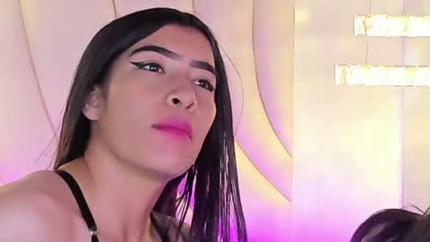 Snapshot of siara_lewis_ chatting on June 23, 11:03 pm Siara and Zoe tattoo online show from June 23, 11:03 pm