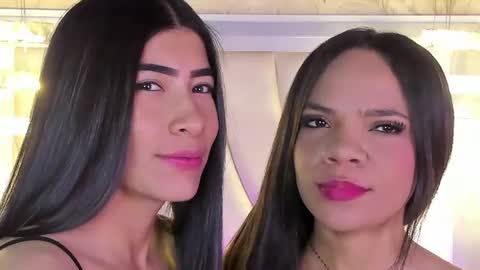 Snapshot of siara_lewis_ chatting on July 21, 11:18 pm Siara and Zoe tattoo online show from July 21, 11:18 pm