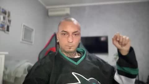 sidvicious23cm online show from October 24, 5:42 pm