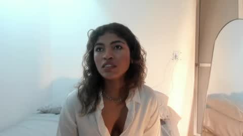 Snapshot of sienna_glow chatting on May 29, 2:26 pm sienna_glow online show from May 29, 2:26 pm