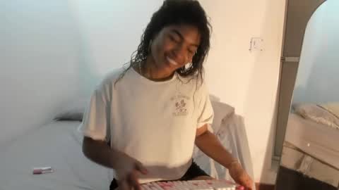 Snapshot of sienna_glow chatting on May 30, 6:49 pm sienna_glow online show from May 30, 6:49 pm