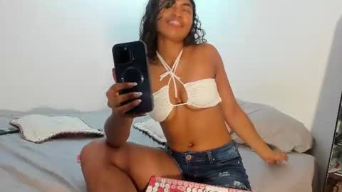Snapshot of sienna_glow chatting on June 15, 3:36 pm sienna_glow online show from June 15, 3:36 pm