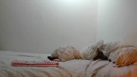 Snapshot of sienna_glow chatting on June 26, 1:04 pm sienna_glow online show from June 26, 1:04 pm