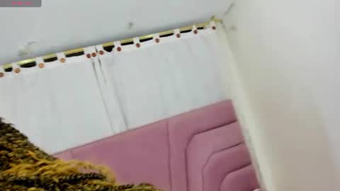 Snapshot of sienna_glow chatting on July 7, 12:20 pm sienna_glow online show from July 7, 12:20 pm