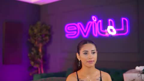 Snapshot of siennaruh chatting on November 18, 11:14 am Sienna online show from November 18, 11:14 am