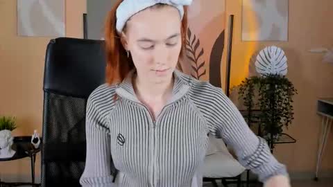 Snapshot of sierraharrper chatting on December 14, 4:34 pm SieraHarper online show from December 14, 4:34 pm