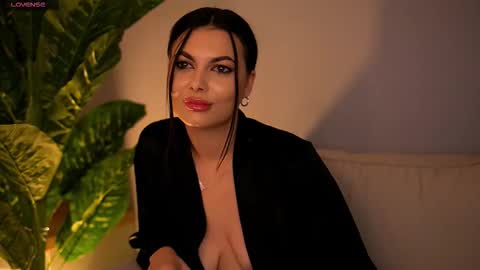 Snapshot of sierravyx chatting on November 19, 11:10 am Maria online show from November 19, 11:10 am