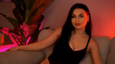 Snapshot of sierravyx chatting on November 20, 11:10 am Maria online show from November 20, 11:10 am