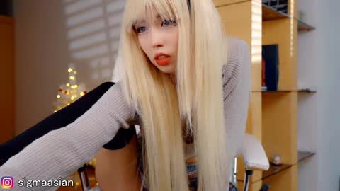 Snapshot of sigmasian chatting on December 27, 4:58 am OF instagram sigmaasian twitter sigmasian online show from December 27, 4:58 am