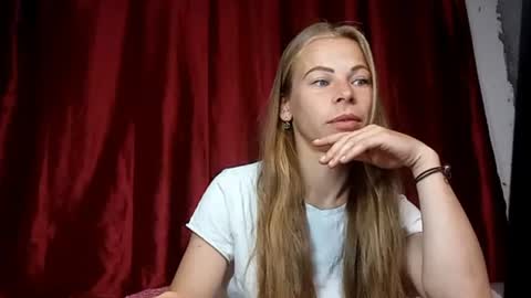 JULIANA online show from August 2, 8:40 pm
