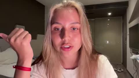 You fav Miss Si online show from February 14, 11:07 am