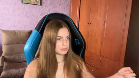 Snapshot of silksinner_ chatting on June 10, 2:05 pm Erica online show from June 10, 2:05 pm