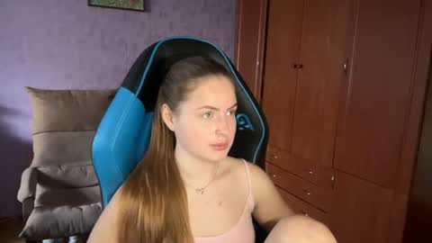 Snapshot of silksinner_ chatting on June 11, 9:29 am Erica online show from June 11, 9:29 am