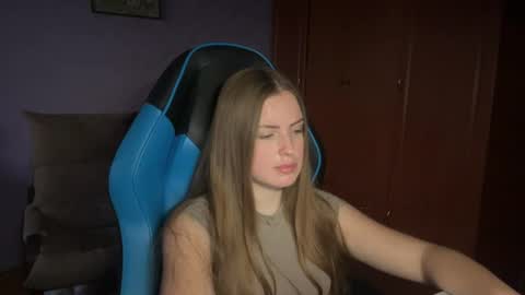 Snapshot of silksinner_ chatting on June 15, 5:37 pm Erica online show from June 15, 5:37 pm