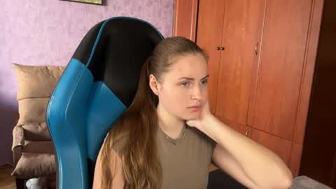 Snapshot of silksinner_ chatting on June 17, 12:29 pm Erica online show from June 17, 12:29 pm