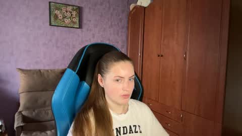 Snapshot of silksinner_ chatting on June 26, 10:41 am Erica online show from June 26, 10:41 am