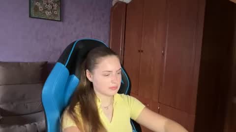 Snapshot of silksinner_ chatting on June 27, 10:31 am Erica online show from June 27, 10:31 am
