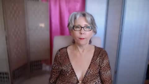 petra daniels online show from October 31, 12:00 am