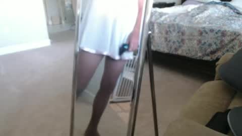 Snapshot of silkylvr chatting on July 2, 3:18 pm Silkylvr Crossdresser online show from July 2, 3:18 pm