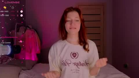 silly___woman online show from June 21, 8:22 pm